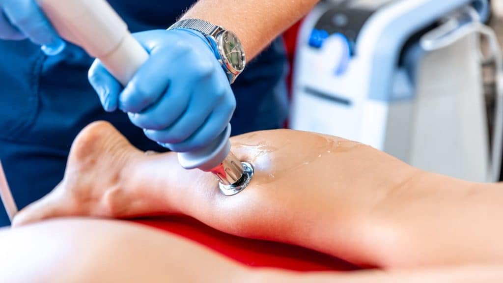 Traitement par ondes de choc radiales d’une tendinite au centre de kinésithérapie KINE’O à Marseille